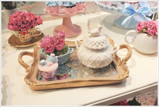 Chá de Casa Nova mesa decorada com bule