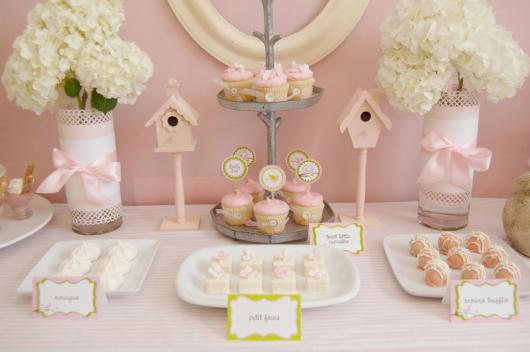 Chá de Casa Nova decoração delicada rosa claro