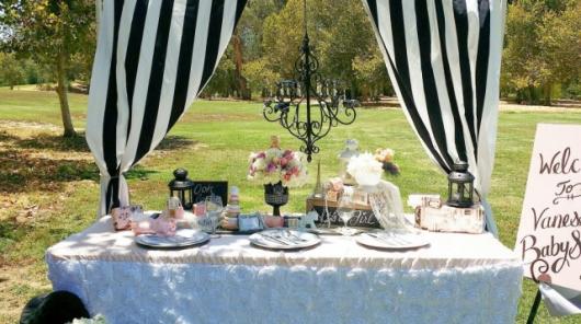 Chá de Casa Nova decoração ao ar livre preta e branca