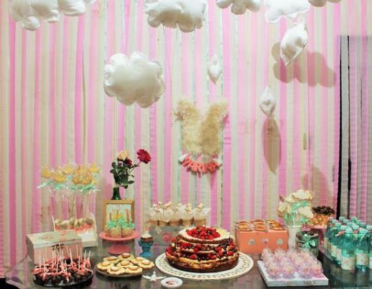 Cortina de Papel Crepom rosa para festa de menina