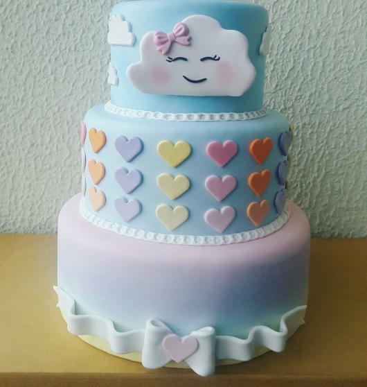 Festa Chuva de Amor bolo com 3 andares