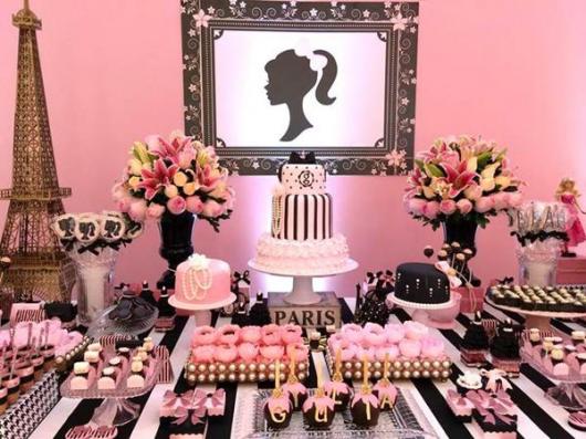 Festa da Barbie paris com mesa preta e branca