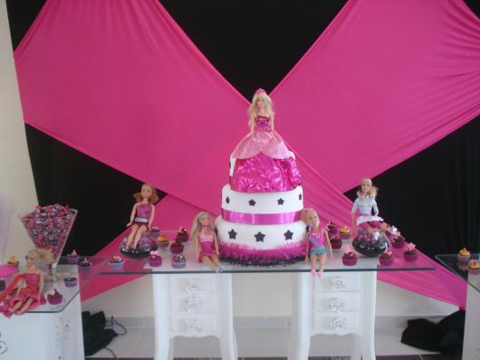 Festa da Barbie bolo decorado com pasta americana branca