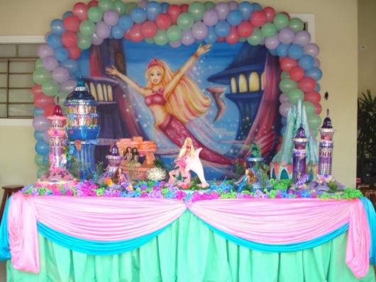 Festa da Barbie Sereia decoração com balões