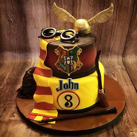 Festa Harry Potter bolo decorado com pasta americana e topo de pomo de ouro
