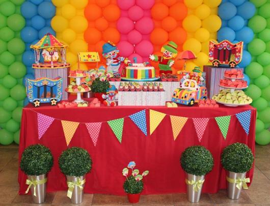 Festa Patati Patatá circo com painel de bexigas