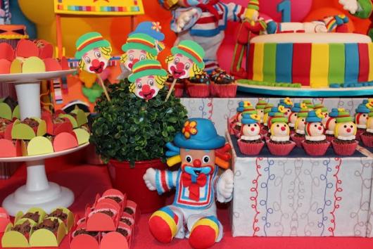 Festa Patati Patatá baby com decoração da mesa delicada