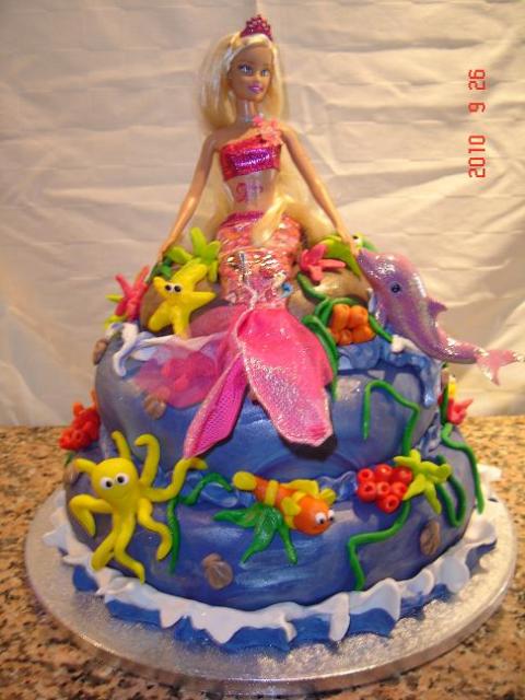 Bolo da Barbie com polvo e peixes coloridos