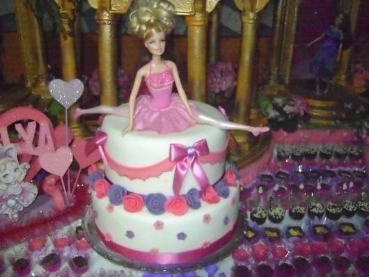Bolo da Barbie com 2 andares