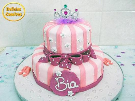 Bolo da Barbie com coroa