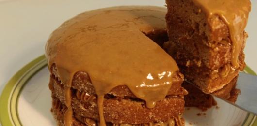 Bolo de Churros Vulcão com doce de leite escorrendo
