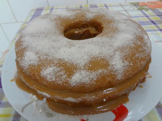 Bolo de Churros Simples com doce de leite e açúcar
