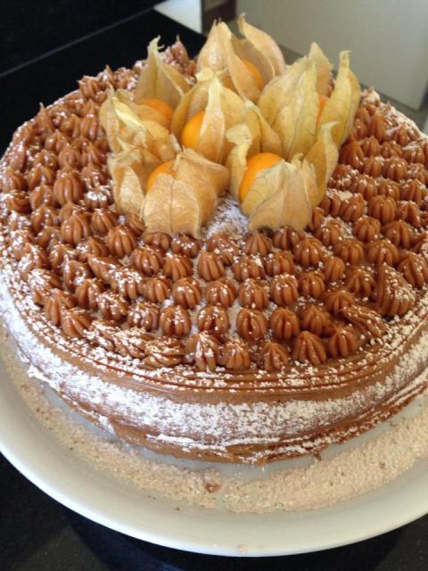 Bolo de Churros de Aniversário decorado com Phisalis