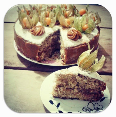 Bolo de Churros com açúcar polvilhado e phisalis