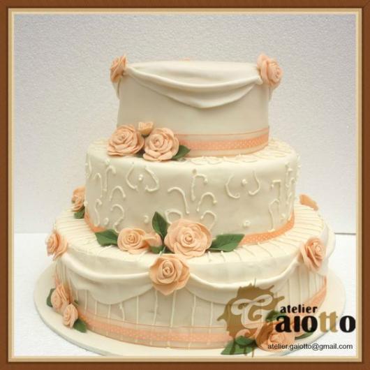 Bolo Fake Casamento de biscuit branco e salmão