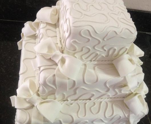 Bolo Fake Casamento de Biscuit quadrado