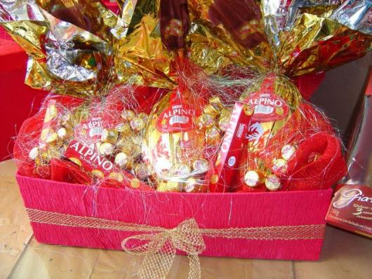 Cesta de Páscoa de Caixa de Sapato vermelha revestida com papel