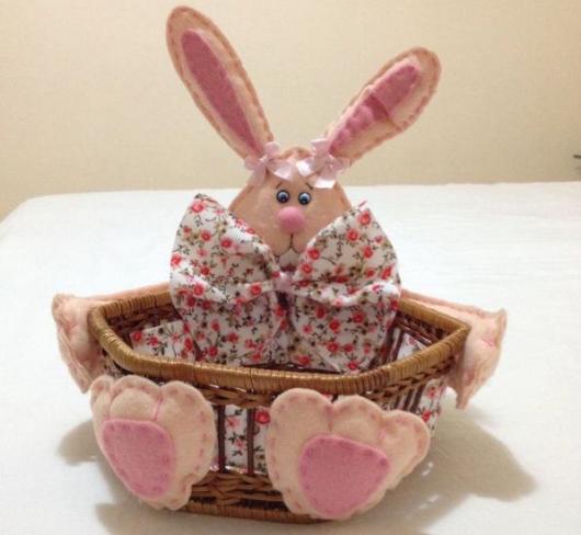 Cesta de Páscoa em Feltro com coelho rosa