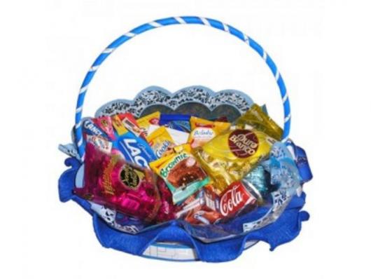 Cesta de Páscoa Simples decorada com papel azul