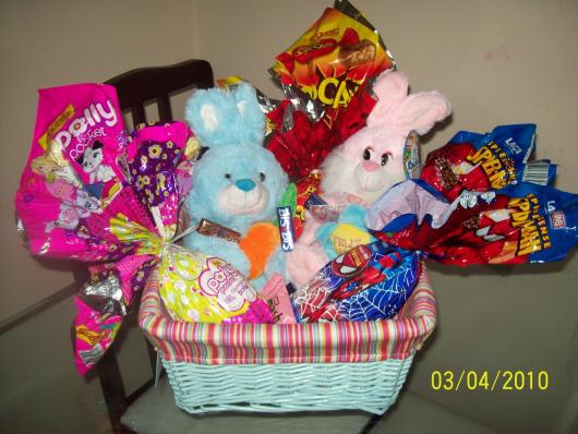 Cesta de Páscoa Simples com coelho de pelúcia