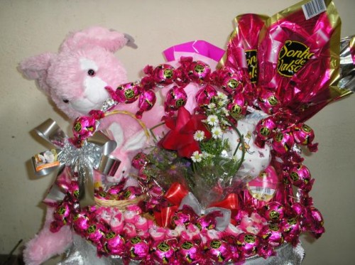 Cesta de Páscoa Feminina com coelho rosa