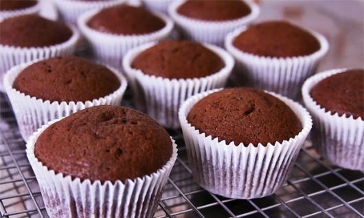 Cupcake de Chocolate macio feito no liquidificador