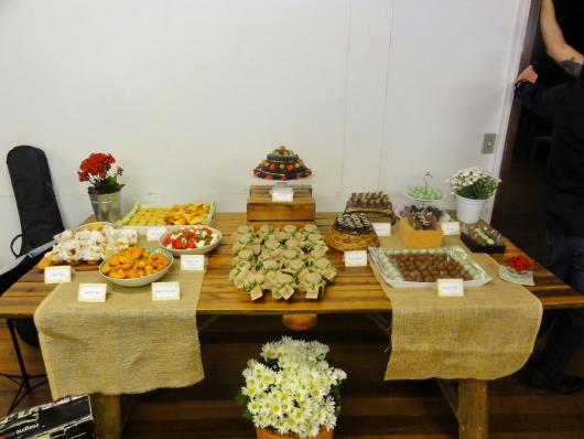 Decoração simples de aniversário com estilo rústico