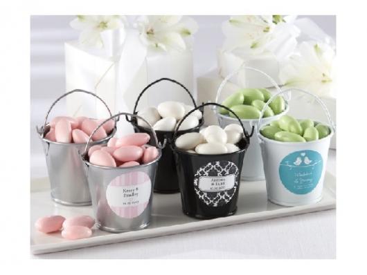 Lembrancinhas simples - Baldinho de alumínio com doces