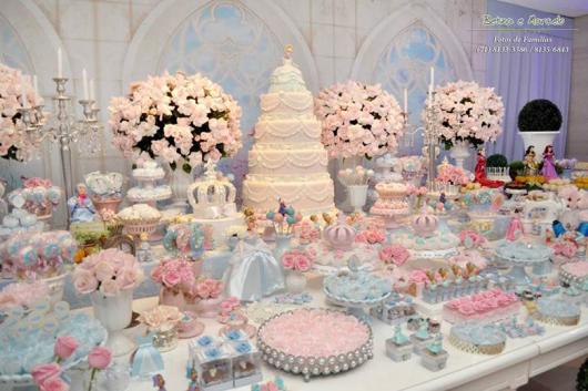 Festa Cinderela Luxo flores naturais