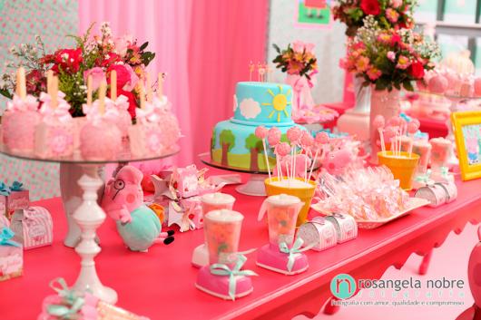 Decoração Festa Peppa Pig com detalhes em rosa baby e pink
