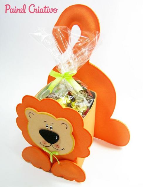 Lembrancinha com Caixa de Leite com Leão de EVA