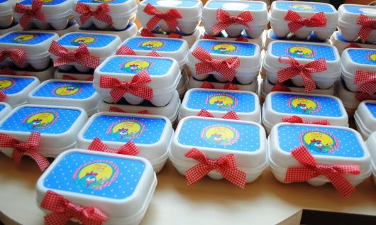 Lembrancinhas da Galinha Pintadinha embalagens com doces