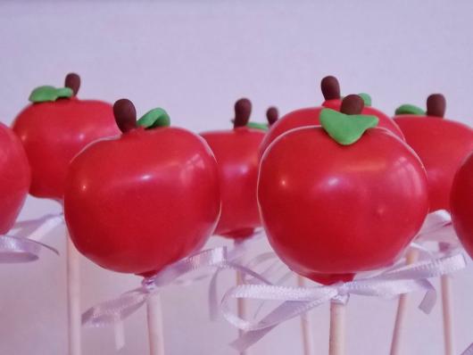 Pop Cake da Branca de Neve com maça