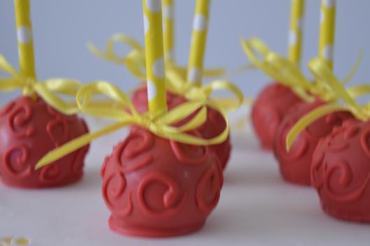 Pop Cake da Branca de Neve com chocolate branco