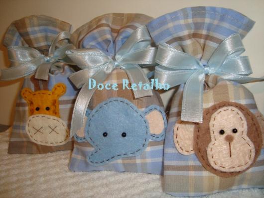 Saquinhos para Lembrancinhas de tecido xadrez e animais