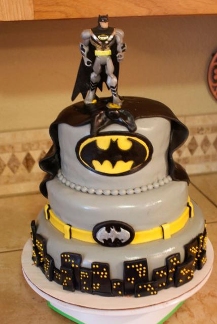 Bolo do Batman de 3 andares decorado