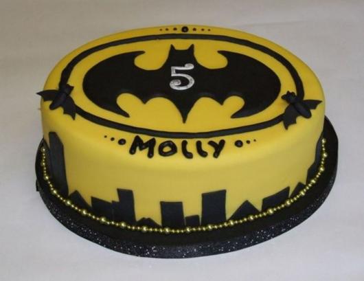 Bolo do Batman Redondo amarelo e preto