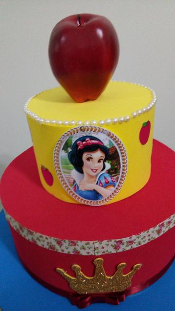 bolo fake branca de neve modelo simples