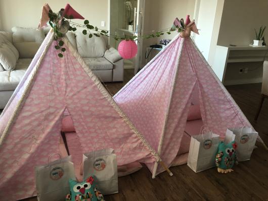 Como fazer uma festa do Pijama cabana rosa com estampa de nuvem