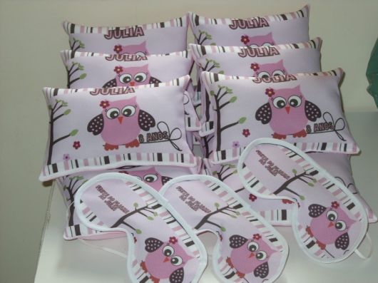 Como fazer uma festa do Pijama lembrancinhas com almofadas e máscara de dormir de coruja