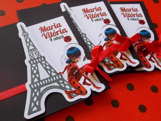 Convites Ladybug na Torre Eiffel no estilo scrap