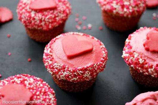 Cupcake para Dia dos Namorados Confeito em formato de coração