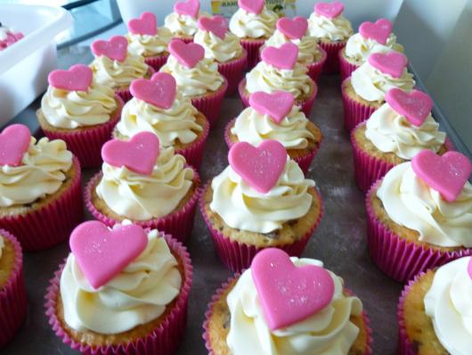 Cupcake para Dia dos Namorados Confeito coração rosa