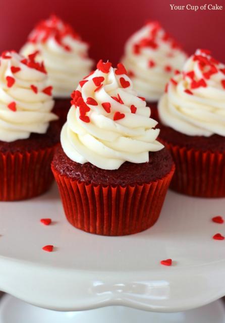 Cupcake para Dia dos Namorados de Chantilly com massa red velvet