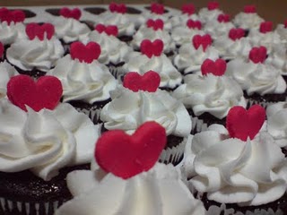 Cupcake para Dia dos Namorados de Chantilly branco
