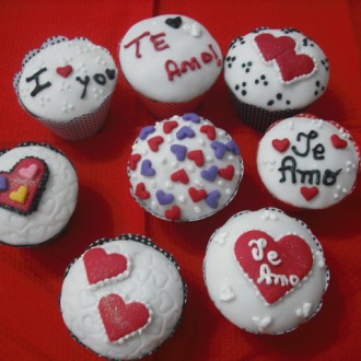 Cupcake para Dia dos Namorados Com Frase Eu te amo/I love you