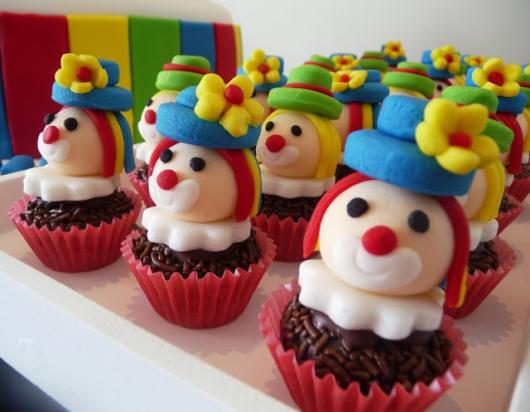 Cupcake Patati Patatá com cabeças de palhaços