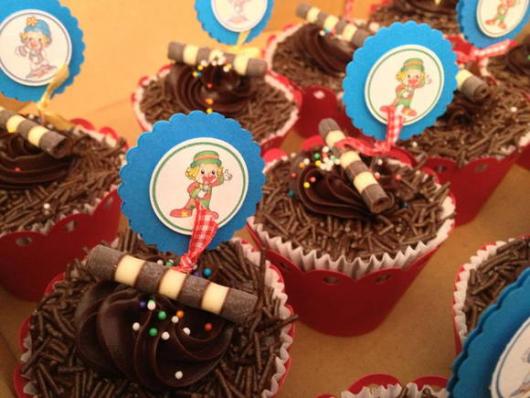 Cupcake Patati Patatá com placa feita em gráfica
