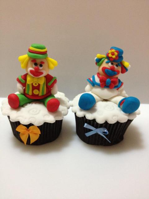 Cupcake Patati Patatá com palhaço de açúcar