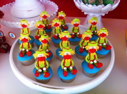 Cupcake Patati Patatá decorado com palhacinhos